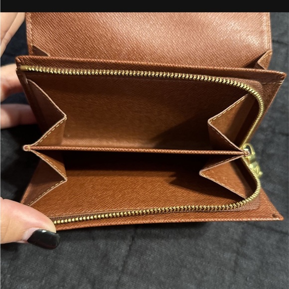 AUTHENTIC LOUIS VUITTON PURSE AND WALLET - Picture 5 of 12